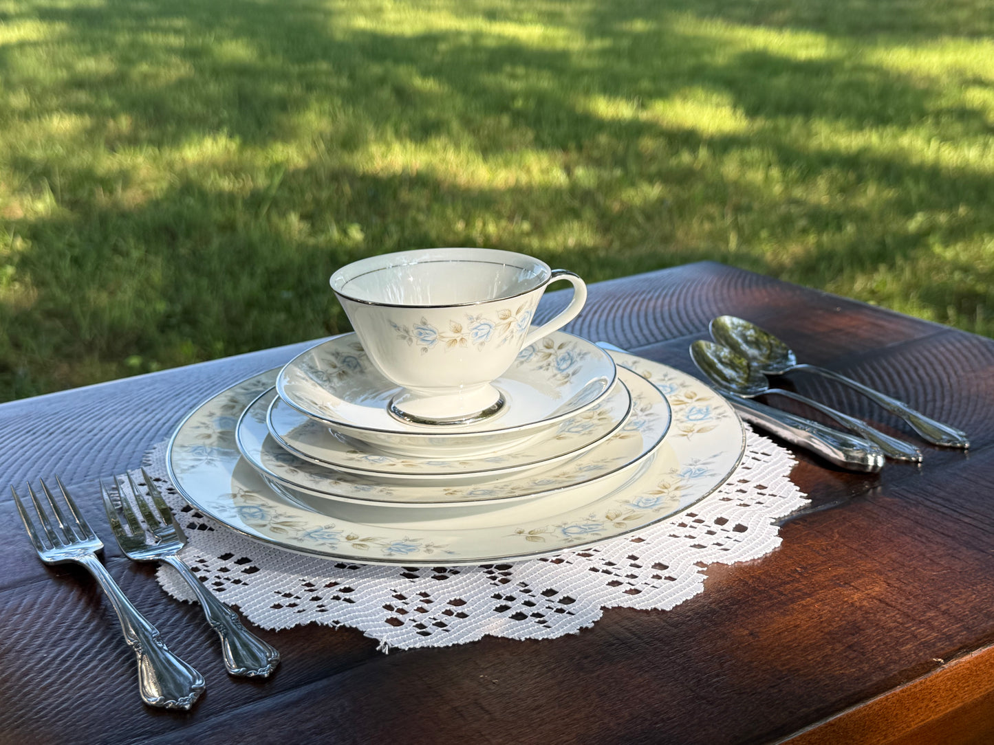 Oneidacraft Deluxe Stainless Flatware Set- 37 Pieces