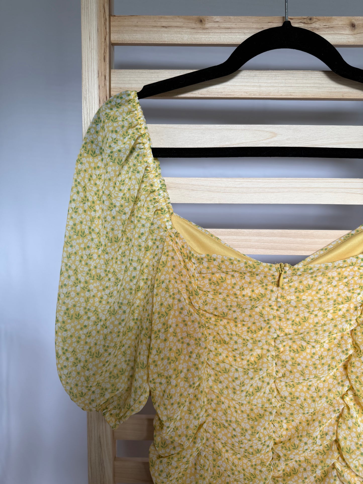 All in Favor Yellow Floral Scrunch Dress β Size Medium β Never Worn