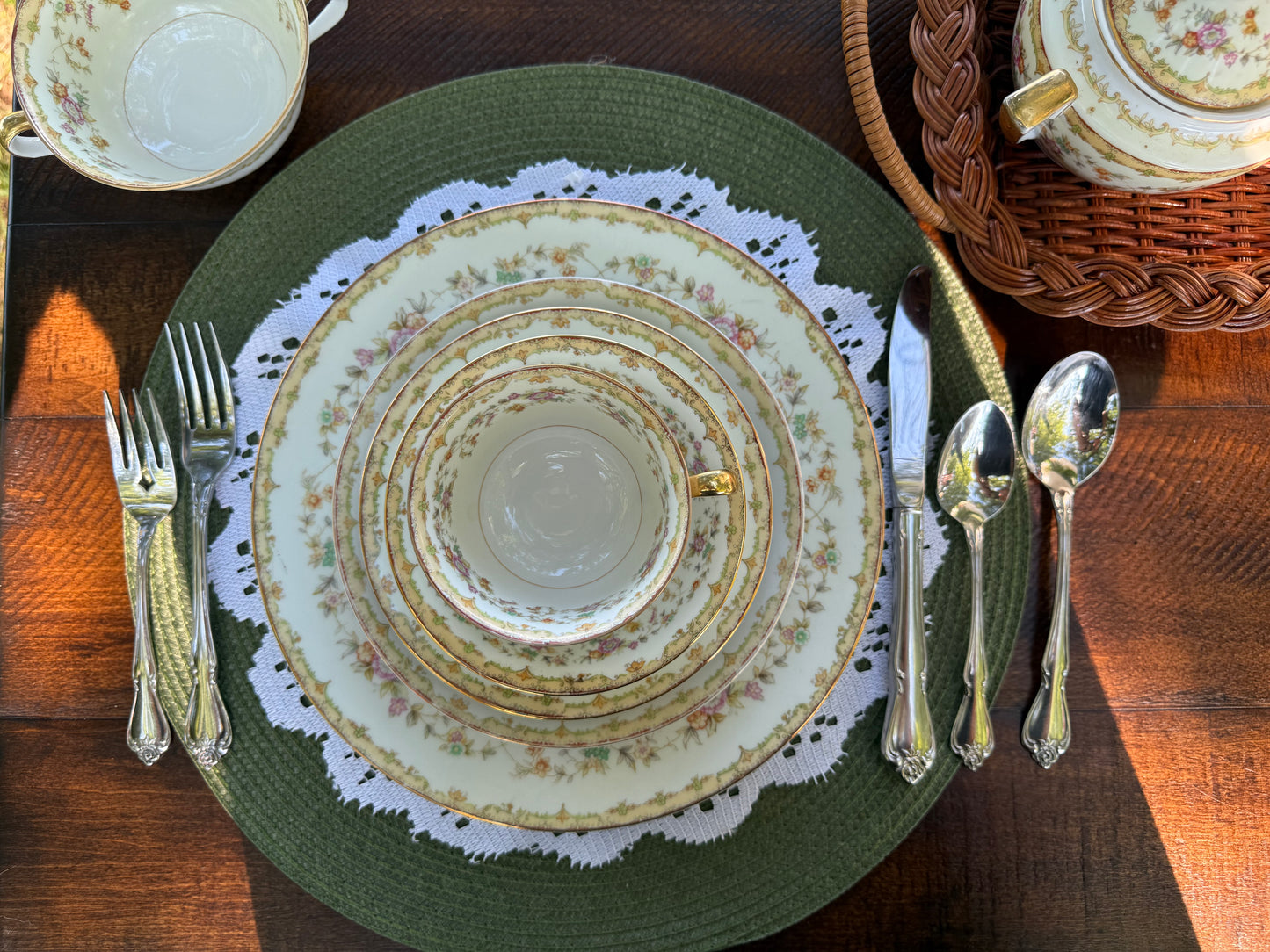 Rogers Oneida Stainless Flatware Set- 45 Pieces