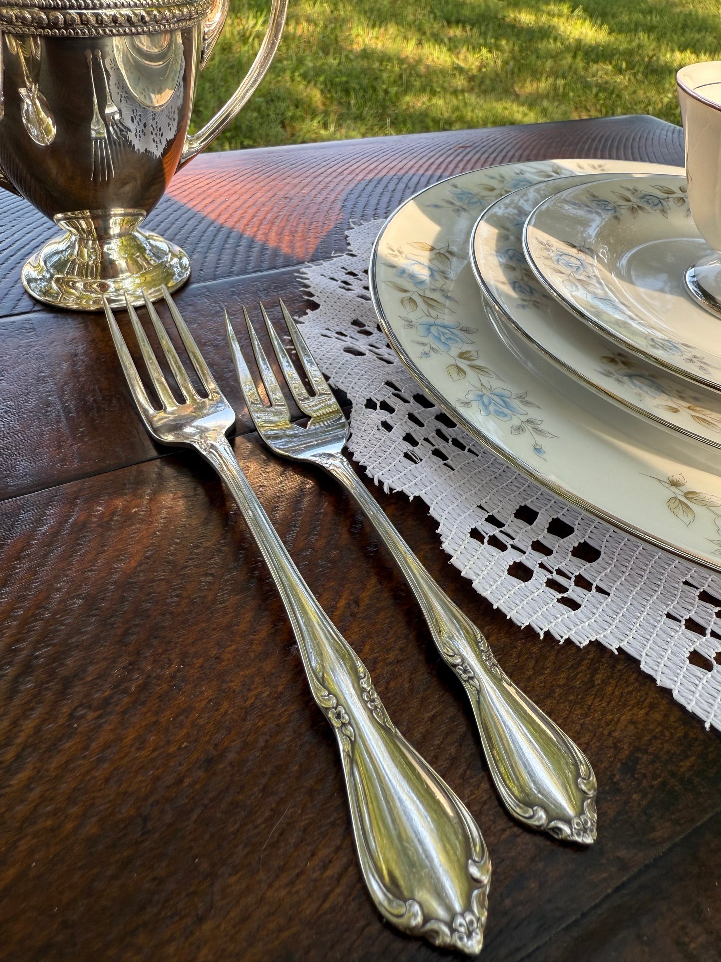 Oneidacraft Deluxe Stainless Flatware Set- 37 Pieces