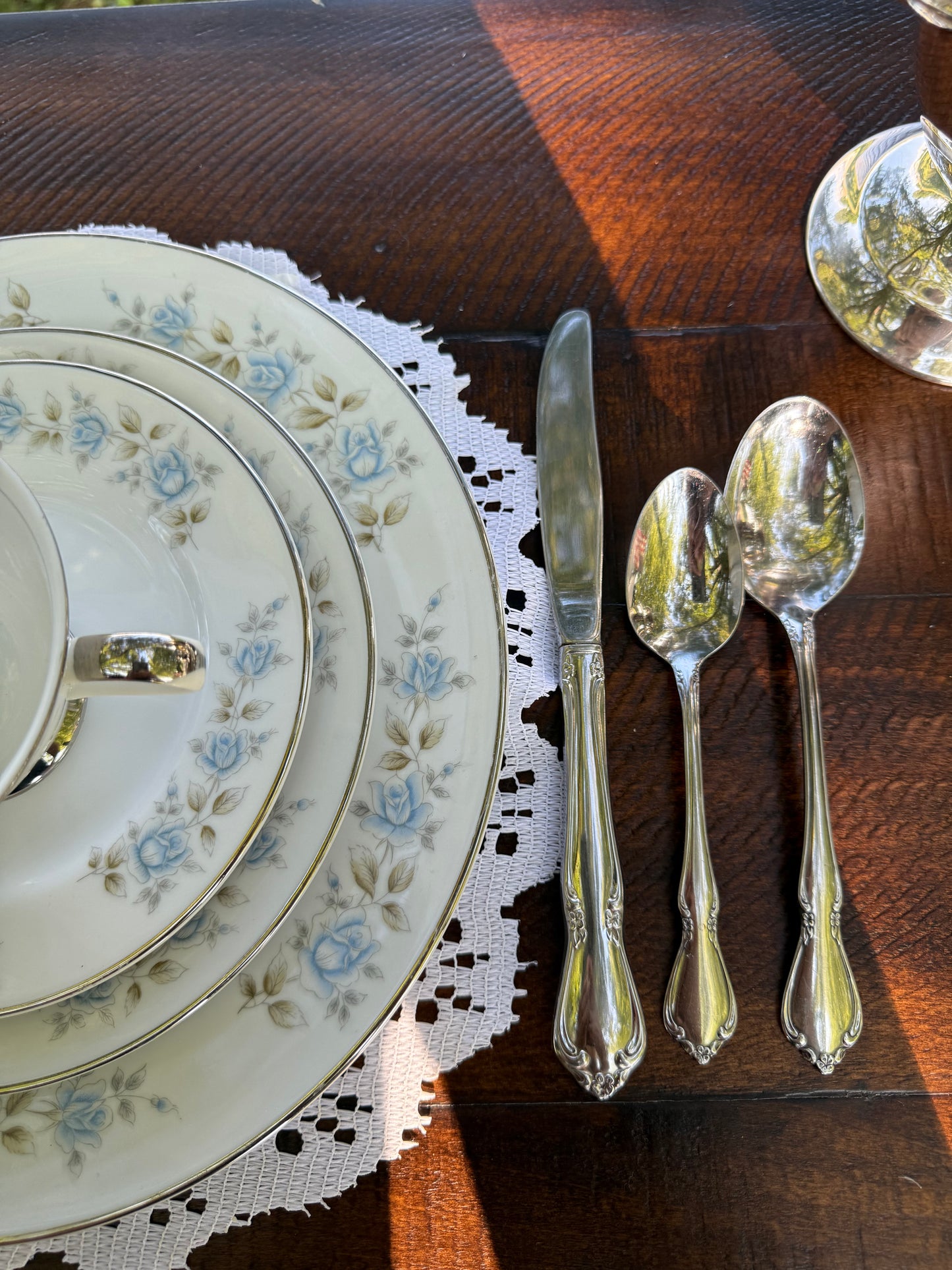 Oneidacraft Deluxe Stainless Flatware Set- 37 Pieces