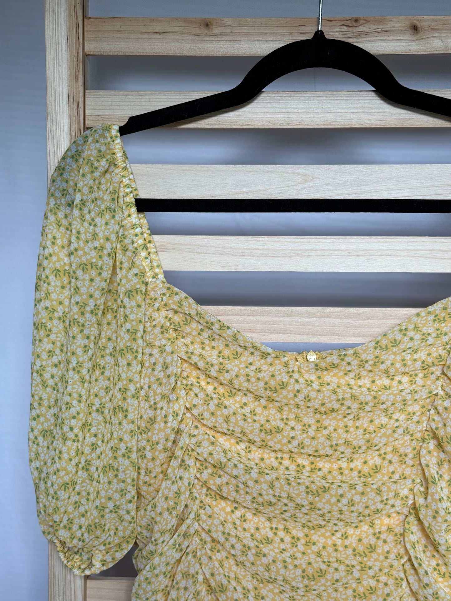 All in Favor Yellow Floral Scrunch Dress – Size Medium – Never Worn
