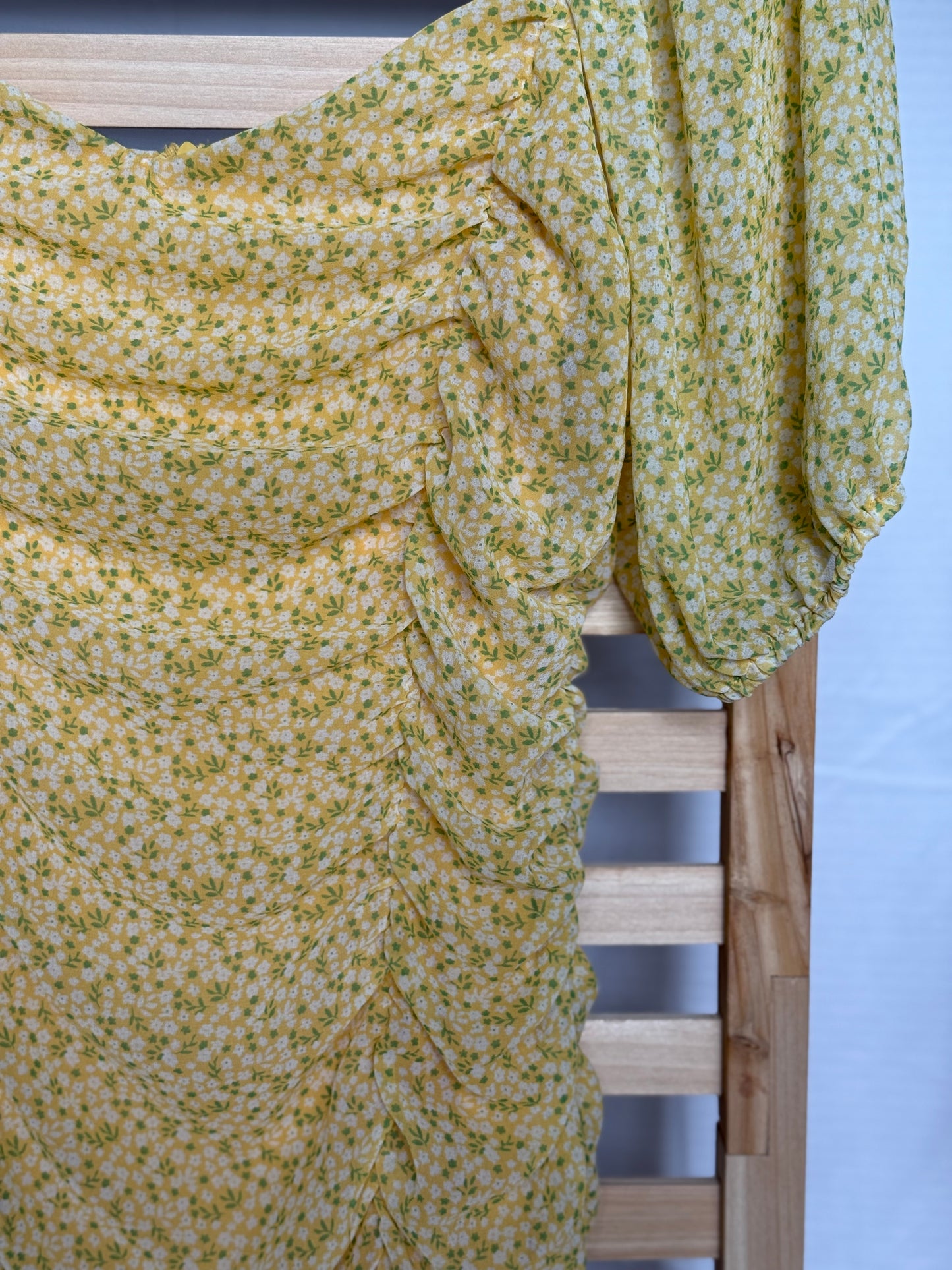 All in Favor Yellow Floral Scrunch Dress – Size Medium – Never Worn