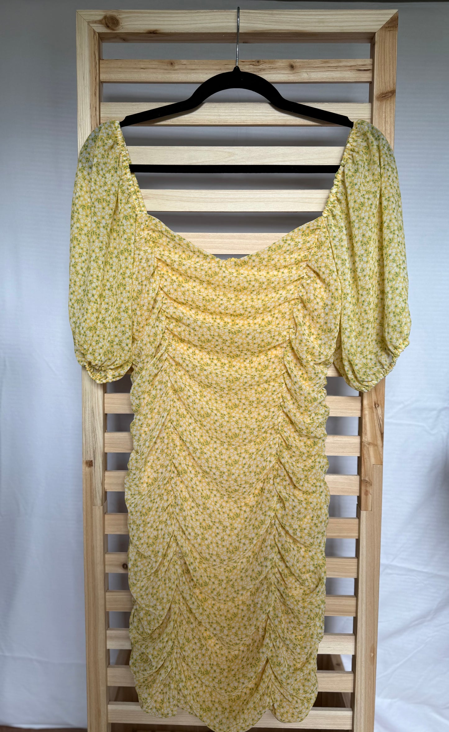 All in Favor Yellow Floral Scrunch Dress – Size Medium – Never Worn